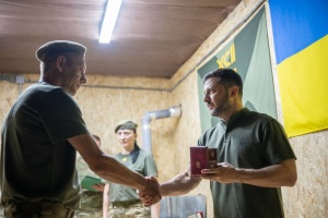 Президент відзначив державними нагородами захисників Харківщини
