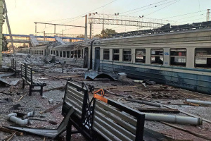 ロシア軍、ウクライナ東部ロゾヴァを攻撃　鉄道駅の職員が死傷