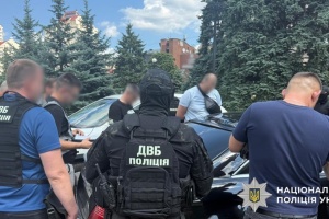 У Києві викрили чоловіка, який за гроші допомагав оформлювати фальшиву інвалідність