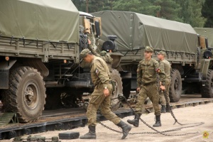 Лукашенко готує армію до придушення протестів - розвідка