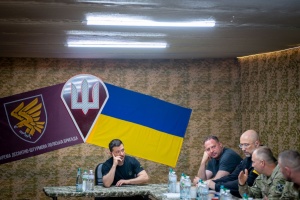 Zelensky holds meeting with Syrskyi and Shmyhal in Sumy region 