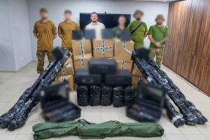 Громади Херсонщини передали захисникам партію з десяти наземних станцій для безпілотників