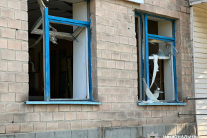 Edificios residenciales e infraestructura civil dañados tras un ataque ruso a la región de Cherníguiv