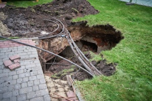 Підземні ходи, виявлені у сквері «Стрілка» у Харкові, не мають історичної цінності - міськрада