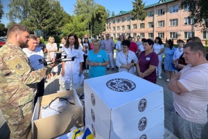 Рівненська обласна клінічна лікарня передала військовим 22 ударні FPV-дрони