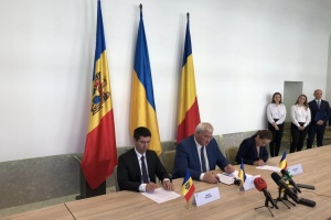 Глави МЗС України, Молдови і Румунії у Чернівцях підписали спільну заяву