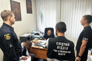 На Рівненщині директор коледжу за майже ₴2 мільйони допоміг 125 чоловікам уникнути мобілізації