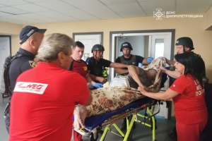 На Дніпропетровщині рятувальники допомогли постраждалим від обстрілу