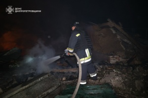Атака дронів на Дніпропетровщину: у Синельниківському районі ліквідували займання