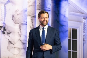 Сійярто підтвердив візит Венса до Угорщини перед парламентськими виборами