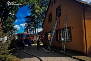 Біля Львова сталася пожежа в пансіонаті для літніх людей