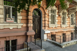 В Одесі відновили старовинні двері будинку Амбелікопуло