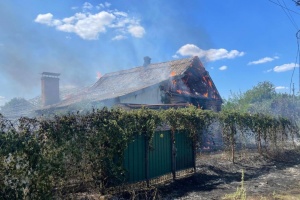 Russians attack Dnipropetrovsk region with artillery, drones, and guided bombs throughout day, injuring woman