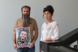 «Наш син живий, він обов'язково повернеться» - батьки зниклого безвісти Ернеста Баранова