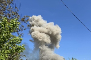 Russians shell Sloviansk, damage private homes