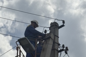 На Запоріжжі енергетики проклали нову повітряну лінію електромережі