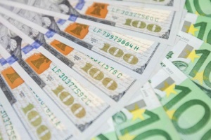 Analysts predict exchange rate of dollar, euro for last week of summer