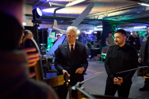 Zelensky shows Carney Ukraine's latest military developments