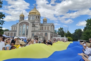 30-meter flag unfurled and car rally held in Ottawa to mark Ukraine’s Independence Day