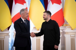 Gwarancje bezpieczeństwa, drony i sankcje: Zełenski spotkał się z Carneyem


