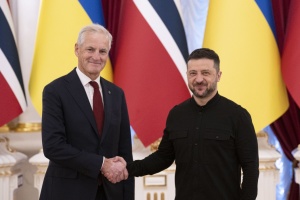 Zelensky, Støre hold talks on defense, sanctions, security guarantees