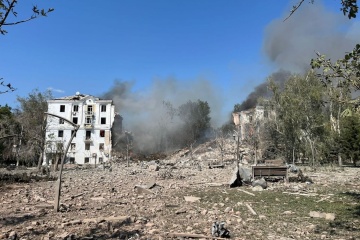 Russen töten zwei und verletzen zwanzig Zivilisten in Region Donezk