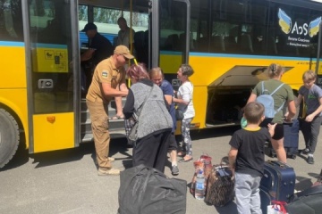 Guerre en Ukraine : l’armée russe bombarde un pont vital à Kherson, les habitants du quartier Korabel forcés à fuir