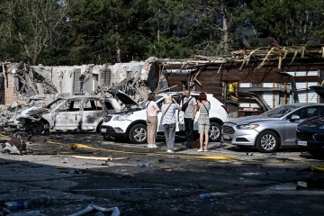 6 серпня: Авіабомбами по базі відпочинку – злочини РФ, призначення керівника БЕБ, шторм у Києві