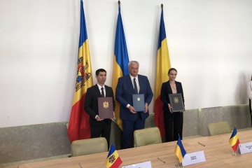 Foreign ministers of Ukraine, Moldova, Romania sign joint statement in Chernivtsi
