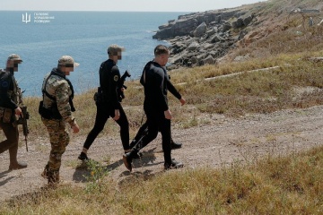 Budanow inspiziert Verteidigungsstellungen der HUR auf Schlangeninsel und Gasförderplattformen im Schwarzen Meer
