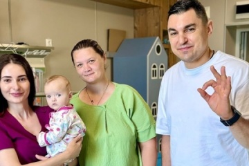 Les médecins ukrainiens ont pratiqué 6 interventions chirurgicales sur un bébé de 8 mois avec une pathologie complexe, sous une même anesthésie