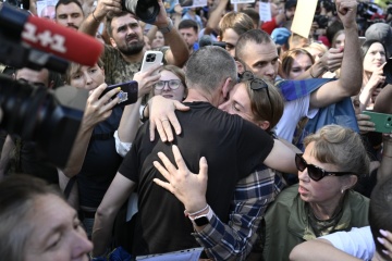 14 серпня: Зеленський у Лондоні, 67-й обмін полоненими, удар по НПЗ у Волгограді, протести в Сербії