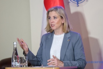 La cheffe de la diplomatie autrichienne propose d’organiser une Conférence sur la reconstruction de l’Ukraine à Vienne