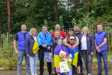 Three children and young man return from Russia to Ukraine