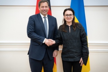 La Première ministre ukrainienne et le vice-chancelier allemand discutent des besoins de défense et de la relance économique de l’Ukraine
