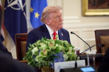 Trump est persuadé qu'une rencontre trilatérale avec Zelensky et Poutine aura lieu