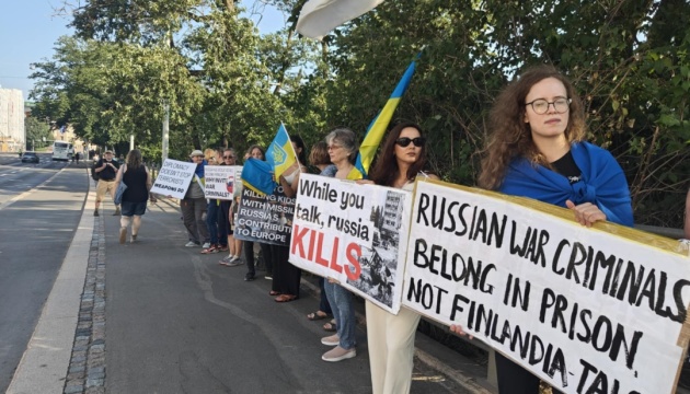 У Гельсінкі відбувся протест проти участі Росії у конференції Helsinki+50 У Гельсінкі відбувся протест проти участі Росії у конференції Helsinki+50