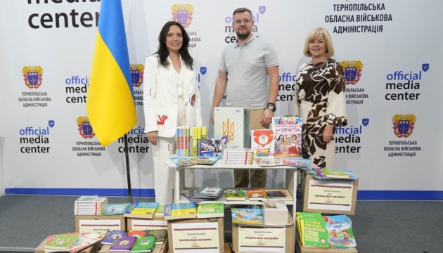 Тернопільщина передала книжки українським дітям у Молдові Тернопільщина передала книжки українським дітям у Молдові