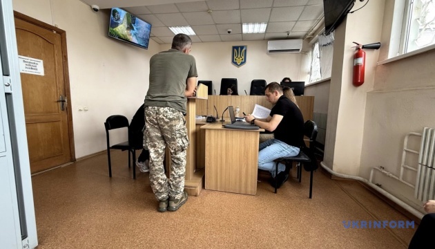 У справі про побиття вчителя співробітником ТЦК заслухали ще одного свідка У справі про побиття вчителя співробітником ТЦК заслухали ще одного свідка
