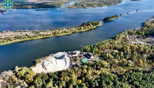 Депутата Кіровоградської облради підозрюють в організації незаконного видобутку піску з мільйонними збитками