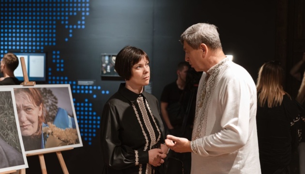 У Києві відкрилася фотовиставка, приурочена до третіх роковин теракту в Оленівці