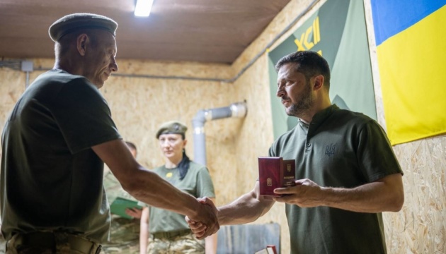 Президент відзначив державними нагородами захисників Харківщини