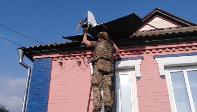 Вибухотехніки поліції Сумщини виявили дрон на даху житлового будинку