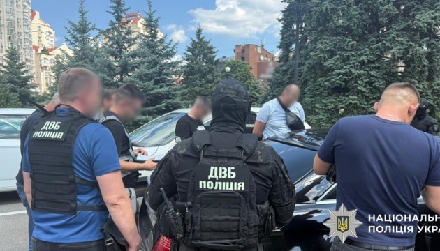 У Києві викрили чоловіка, який за гроші допомагав оформлювати фальшиву інвалідність