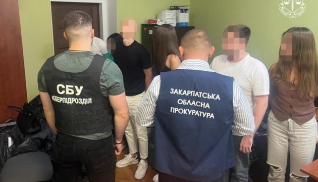 В Ужгороді викрили організаторів кол-центру, які ошукали громадян Чехії на ₴2,5 мільйона