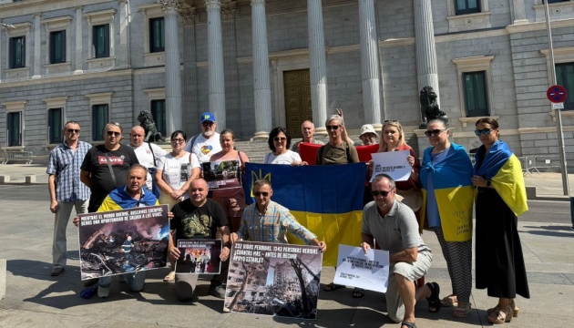 Українська громада Мадрида провела мітинг, щоб привернути увагу до воєнних злочинів Росії