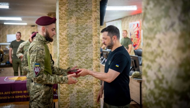 Президент вручив нагороди воїнам 95-ї десантно-штурмової бригади