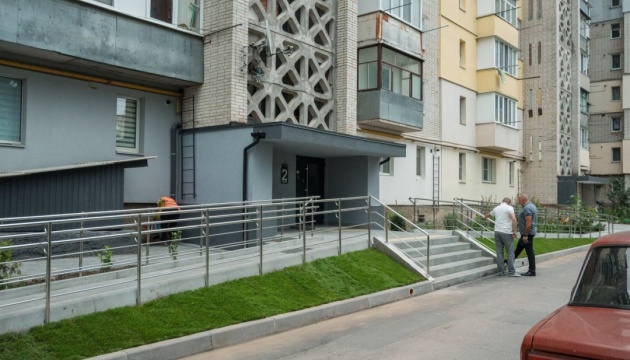 У Вінниці в будинку ветерана встановили безбар’єрний двосторонній ліфт