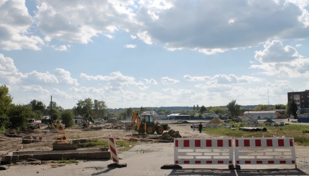 У Тростянці почали відновлювати центральну площу