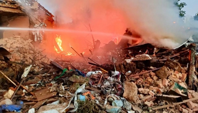 В Оріхові завершили рятувальну операцію після удару РФ, під завалами знайшли тіло чоловіка